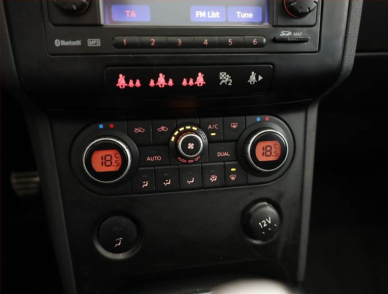 Nissan Qashqai (2009) 1.6, Serv.kniha, Tempomat - fotka 10 z 17
