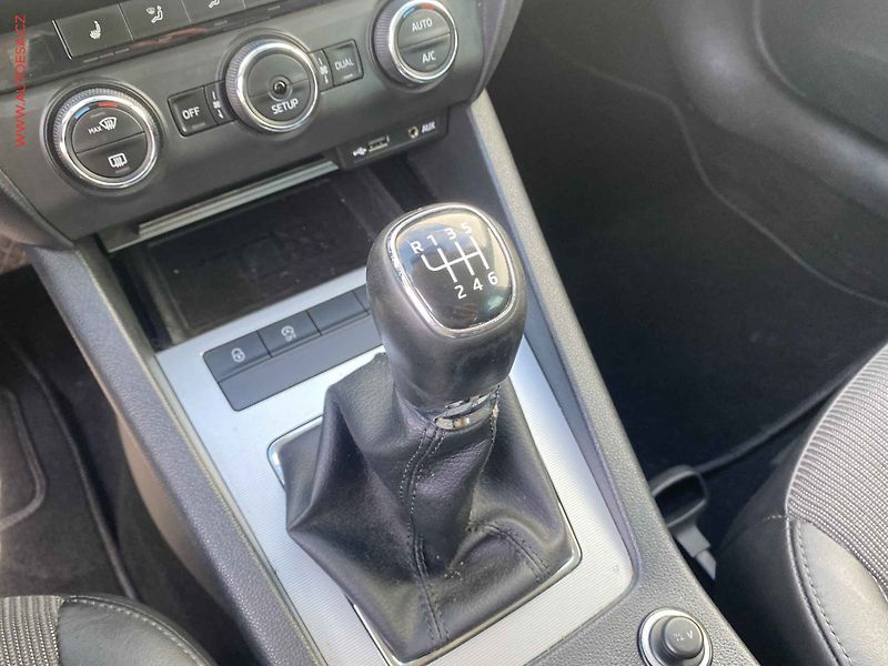 Škoda Octavia (2014) 2.0 TDi, Elegance, navi, - fotka 16 z 19
