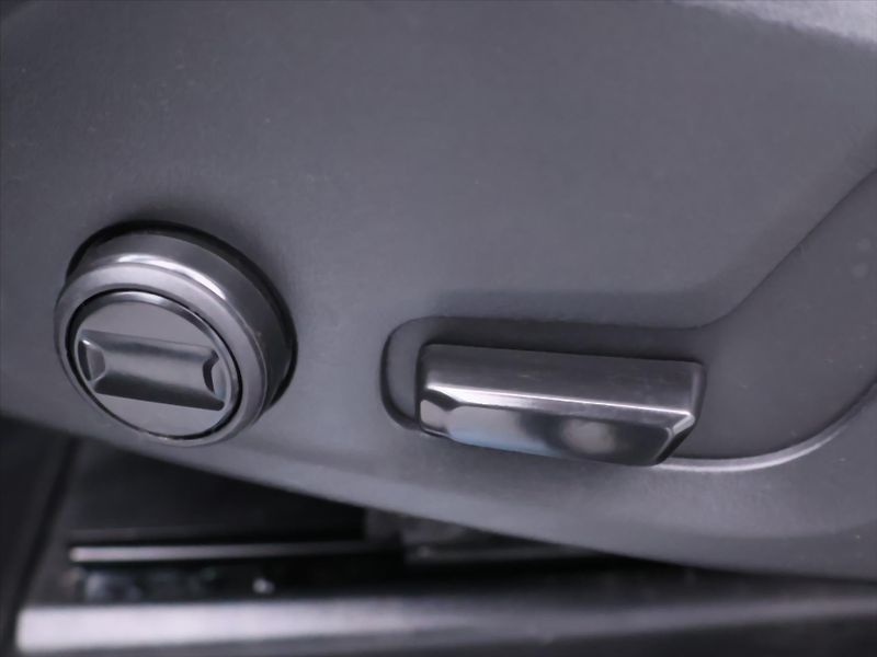 Volvo XC90 2,0 D5 173 kW AWD Momentum DPH - fotka 20 z 39