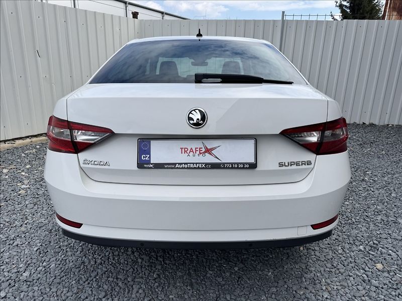 Škoda Superb 2,0 TDI 140kW ACC - fotka 11 z 50