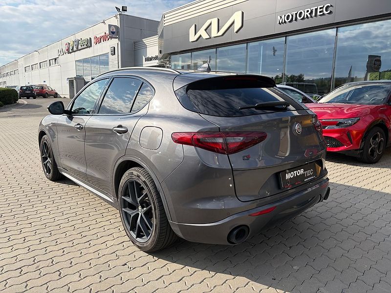 Alfa Romeo Stelvio 2.0T 280k AWD Veloce AT8 - fotka 4 z 10
