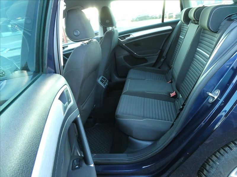 Volkswagen Golf 1,6 TDi 81kW,CUP,4x4,serviska - fotka 22 z 50