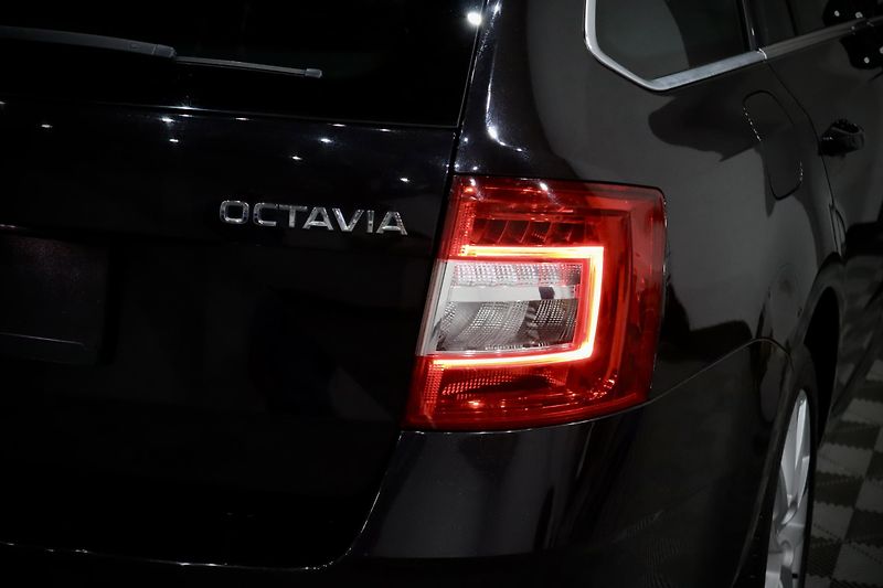 Škoda Octavia 3 FL Combi 1.4 TSI 110 kW - fotka 8 z 31