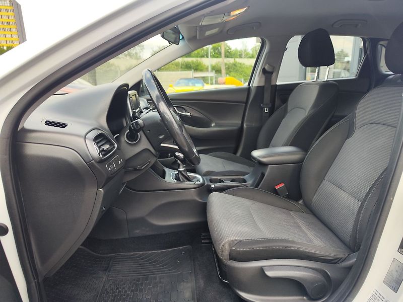 Hyundai i30 1.4i/73kW Trikolor Komfort - fotka 13 z 28