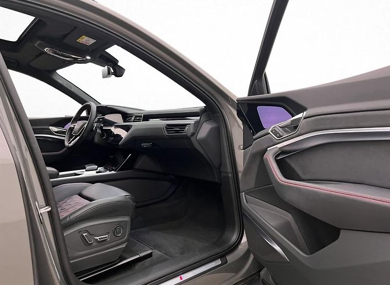 Audi Q8 e-tron 55 Q 360k Pano Matrix 4 zóny   - fotka 30 z 36