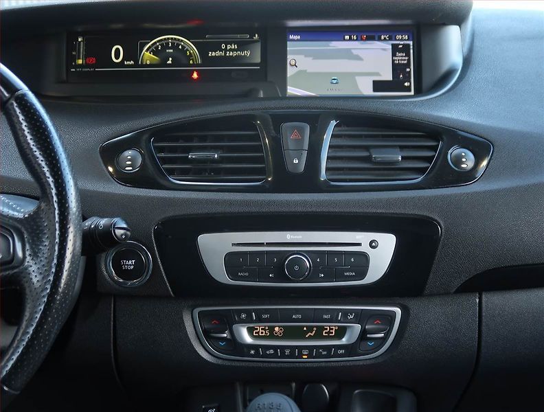 Renault Grand Scénic (2015) 1.6 dCi, 7 míst, Navi, Xenony - fotka 12 z 26