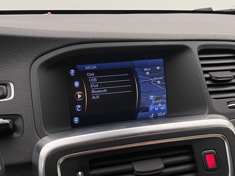 Volvo V60 D2 SUMMUM AUT - fotka 35 z 44
