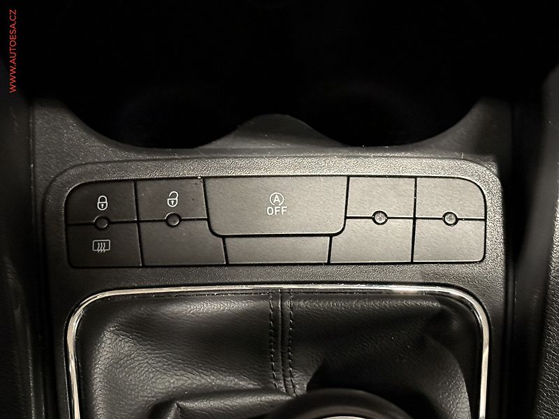 Seat Ibiza (2017) 1.0 MPI, Navi, autoAC - fotka 18 z 18