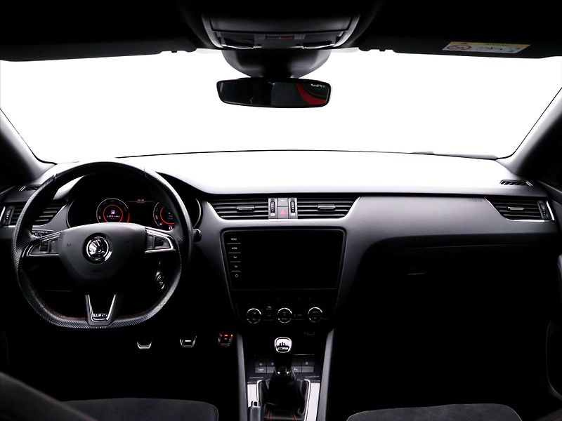 Škoda Octavia RS 2.0 TSI 180kW Challenge - fotka 25 z 32