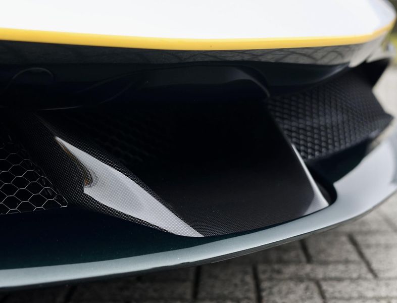 Ferrari SF90 (2021) Stradale 4.0 V8 1001PS 4x4 Ate - fotka 13 z 72