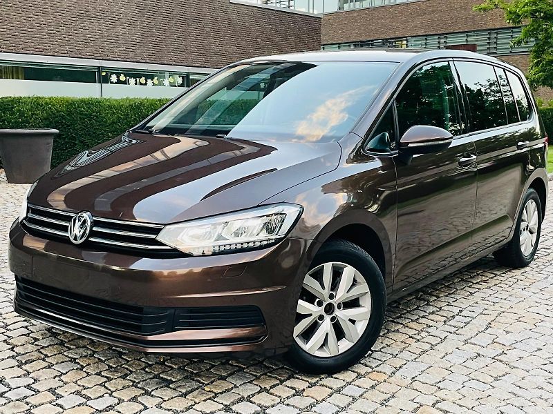 Volkswagen Touran 1.6TDI MAN 7MÍST LED SERVISKA - fotka 1 z 45