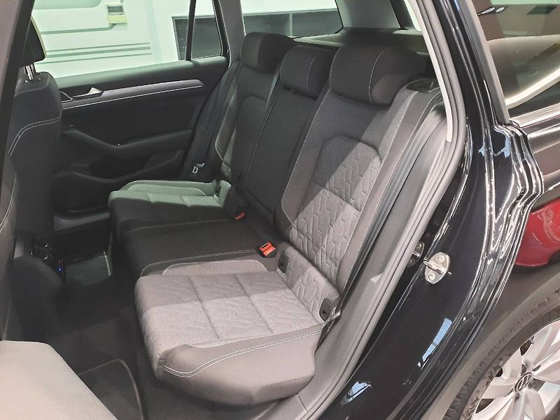 Volkswagen Passat Variant (2023) Business 2.0 TDI (110kW/150k) - fotka 9 z 30