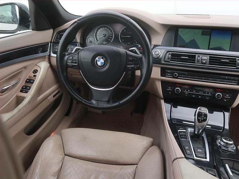 BMW Řada 5 (2011) 525d xDrive, 4X4, Automat - fotka 7 z 14