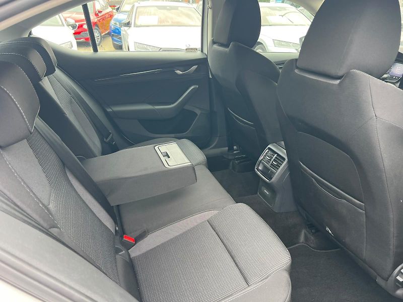 Škoda Octavia TOP SELECTION 1,5 TSI 110kW - fotka 22 z 26