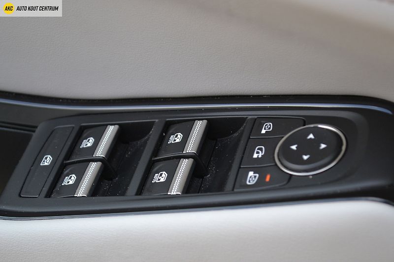 Renault Espace ICONIC E-TECH FULL HYBRID 200k - fotka 72 z 79