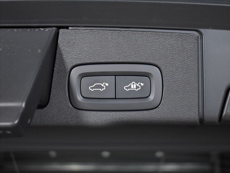 Volvo XC60 2,0 B5 AWD CORE BLIS,Bezklíč - fotka 12 z 25