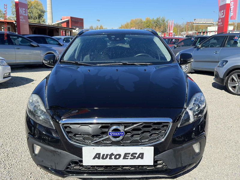 Volvo V40 (2016) 2.0 D3, 2.maj, AT, výhřev - fotka 2 z 21