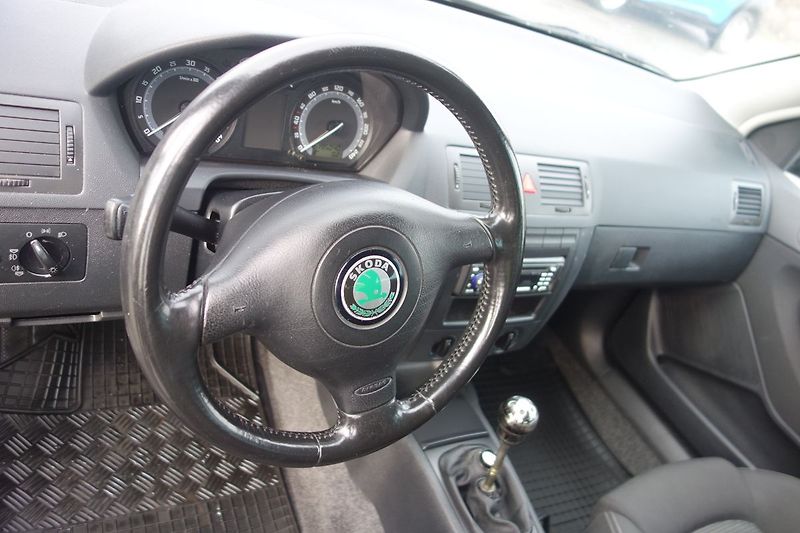 Škoda Fabia 1,4TDi SPORTLINE  2.MAJ.! - fotka 15 z 25