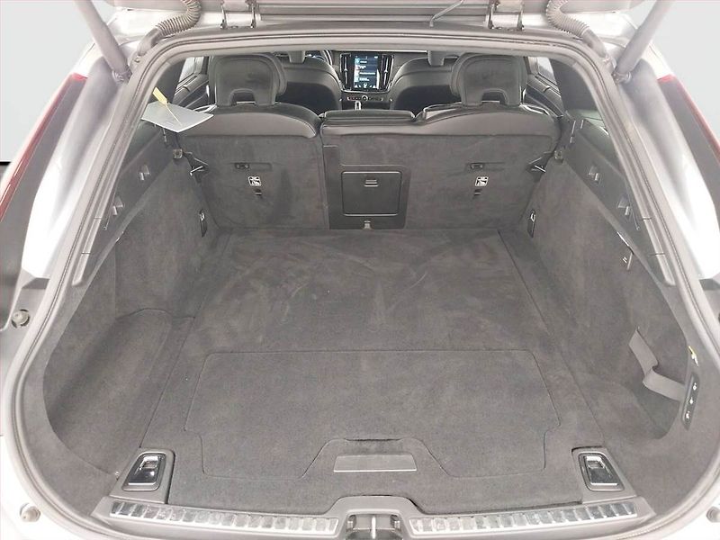 Volvo V90 (2019) T8 Twin Engine AWD - fotka 14 z 25
