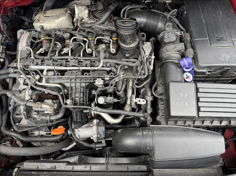 Volkswagen Caddy 1,6 TDI MAXI 7míst Webasto - fotka 40 z 50