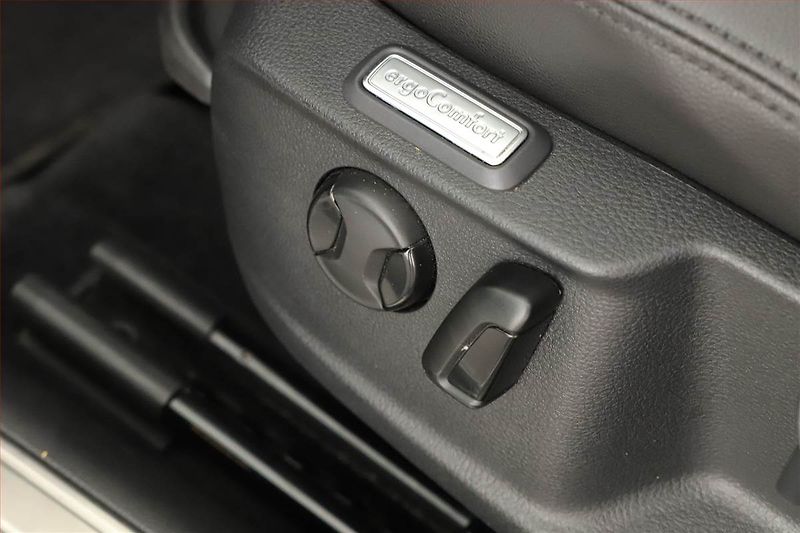 Volkswagen Passat (2018) R-Line 2.0 TDI, Automat, Kůže - fotka 11 z 20