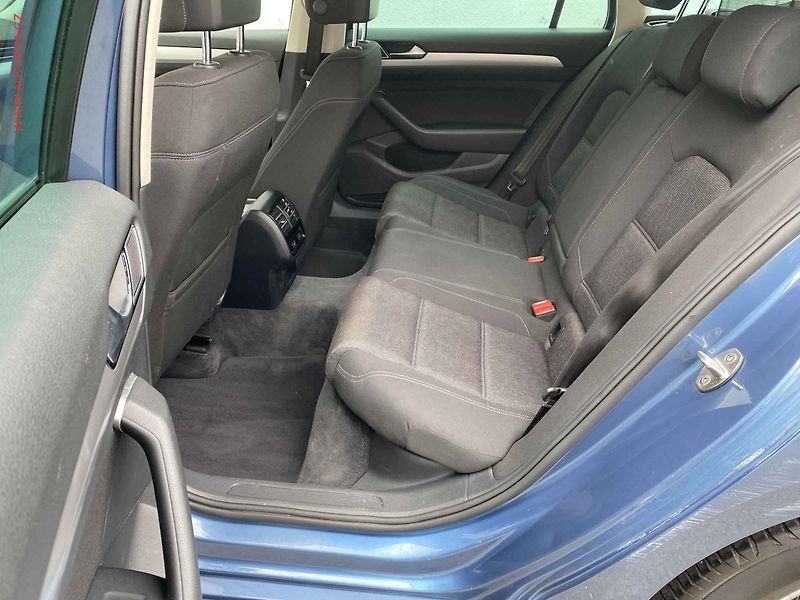 Volkswagen Passat (2015) 2.0TDi, DSG, LED, navi - fotka 10 z 19