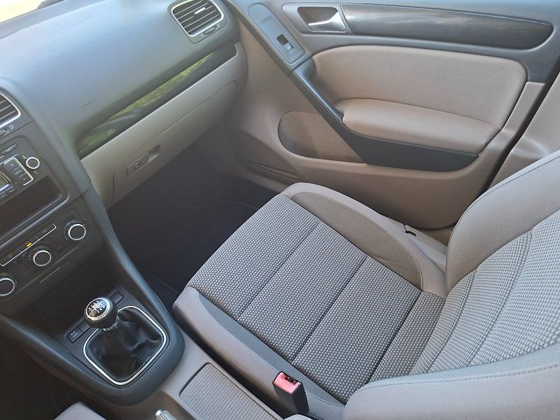 Volkswagen Golf (2009) 2.0TDI 103kW 4MOT -TAŽ.ZAŘ. - fotka 13 z 44