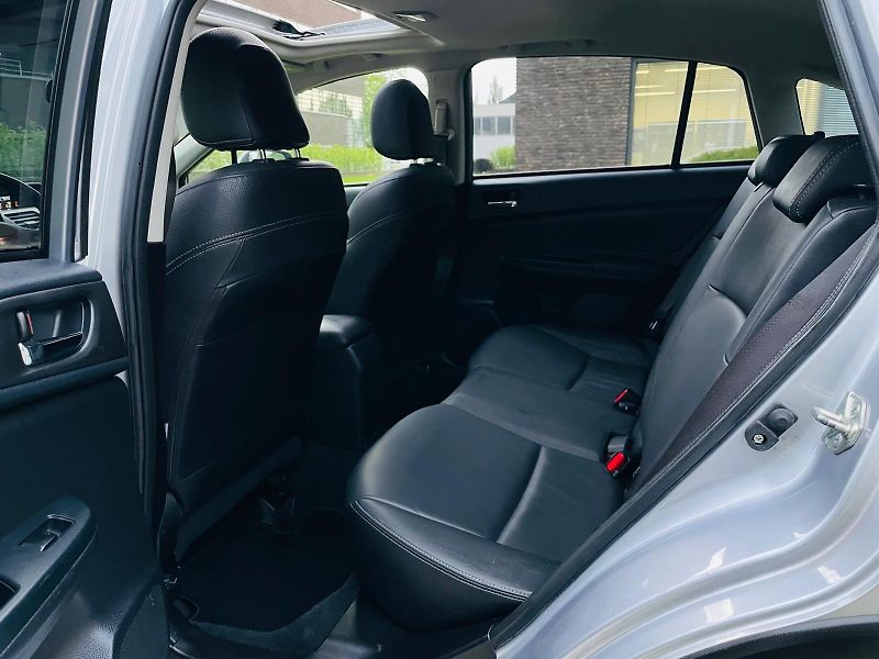 Subaru XV 2.0i 4x4 AUT VÝHŘEV SERVISKA - fotka 33 z 51