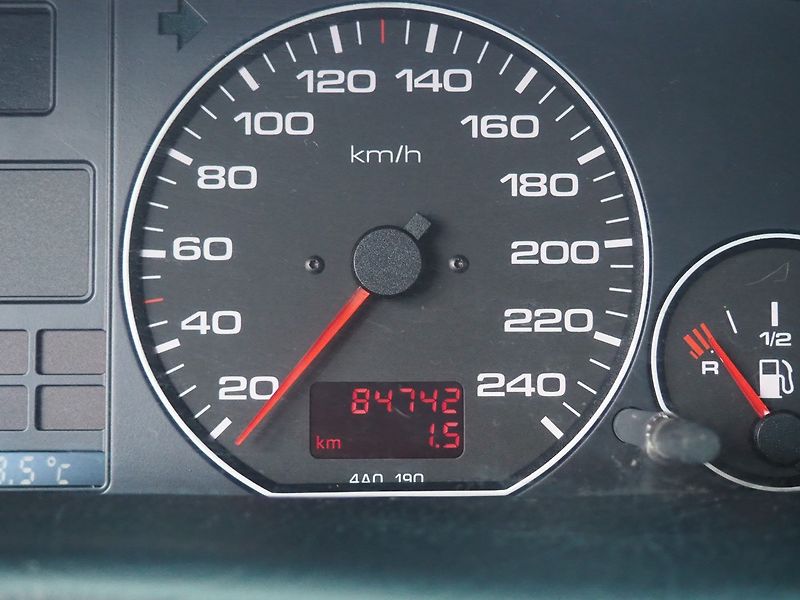 Audi A6 (1996) 1.9 TDi - fotka 24 z 34
