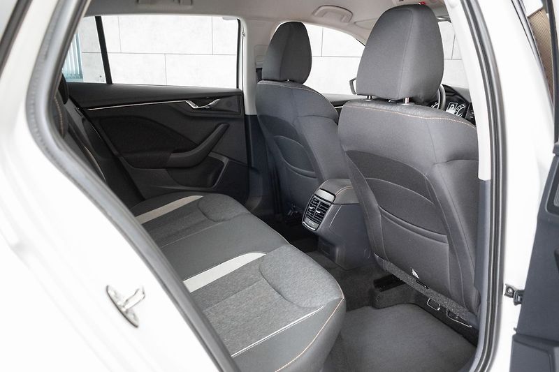 Škoda Scala 1.0 TSI G-TEC STYLE*DPH*ČR 1.M - fotka 13 z 38