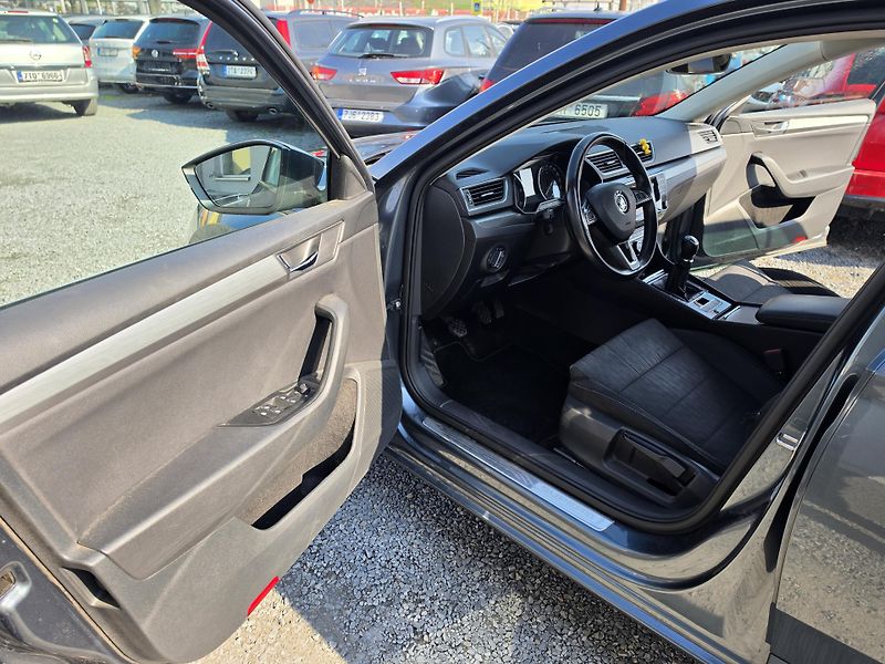 Škoda Superb 2.0 TDI Xenon TZ 110KW  - fotka 10 z 17