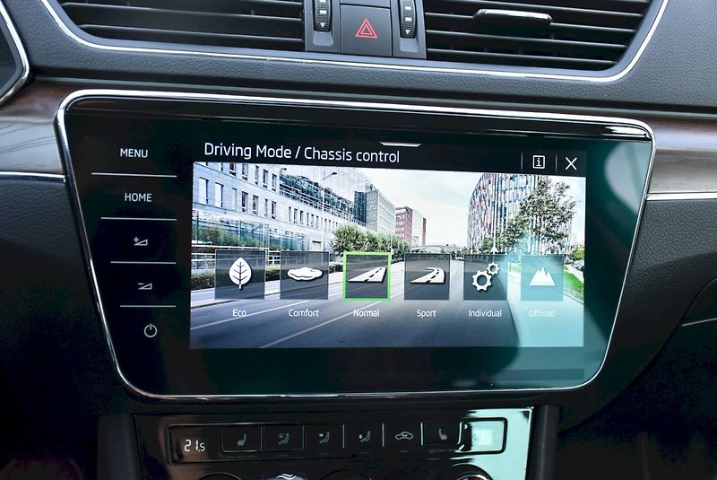 Škoda Superb (2024) Scout 2.0 TSI 206kW 4x4 DSG - fotka 14 z 34