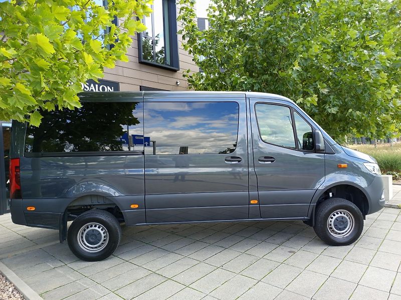 Mercedes-Benz Sprinter (2024) 319 CDI, 4x4, Tourer Select - fotka 2 z 29