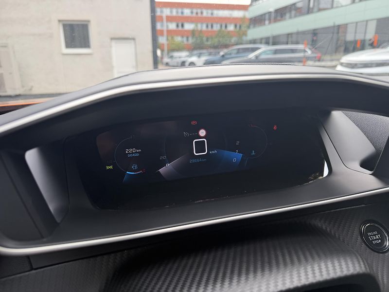 Peugeot 2008 (2023) ALLURE PACK PureTech 130k MAN6 - fotka 14 z 31