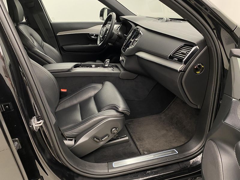 Volvo XC90 T8 AWD RECHARGE R-DESIGN 7míst - fotka 24 z 54