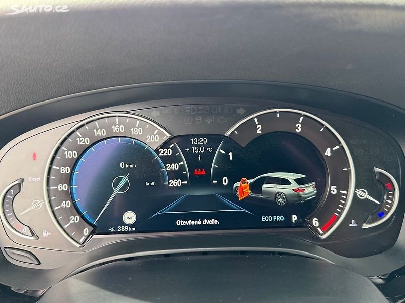 BMW Řada 5 (2017) 520d xdrive Sportline kombi - fotka 12 z 50
