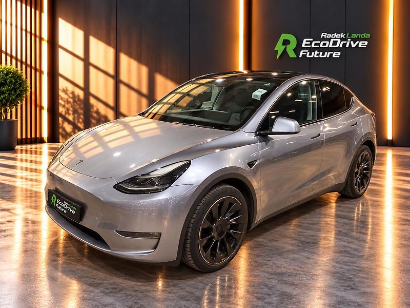 Tesla Model Y (2023) 4×4 | Berlín | Tažné 1 600 kg - fotka 1 z 9