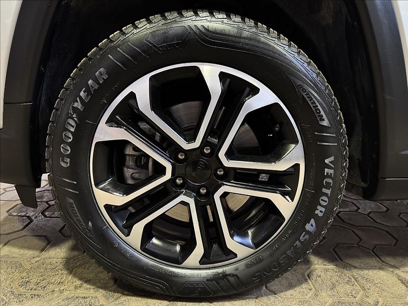 Jeep Compass 1.3 T4 4xE HYBRID LIMITED DPH - fotka 42 z 43
