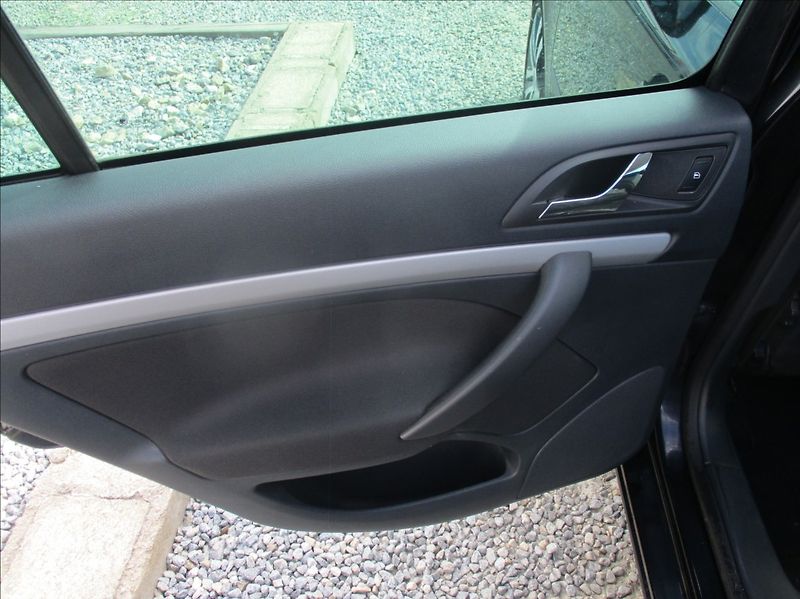 Škoda Octavia 1,4 TSI, serviska,tažné,1.maj, - fotka 10 z 32