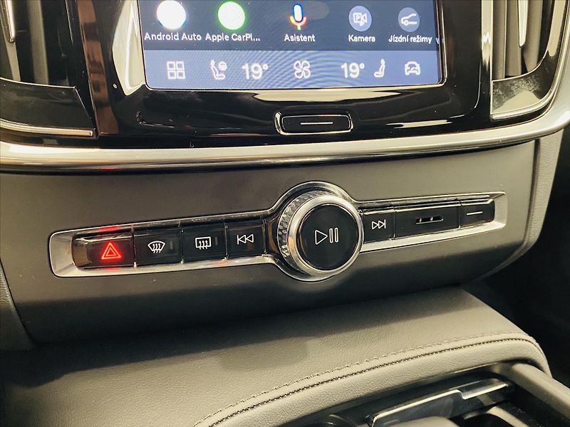 Volvo V90 B4 AWD Cross Country - fotka 20 z 25