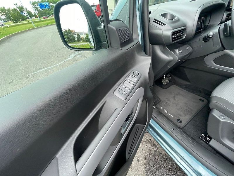 Toyota ProAce City Verso 1.5D Automat Short VIP - fotka 13 z 31
