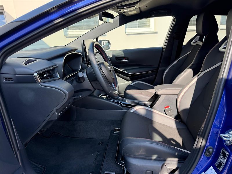 Toyota Corolla 1,8 GR sport, Hybrid - fotka 10 z 22