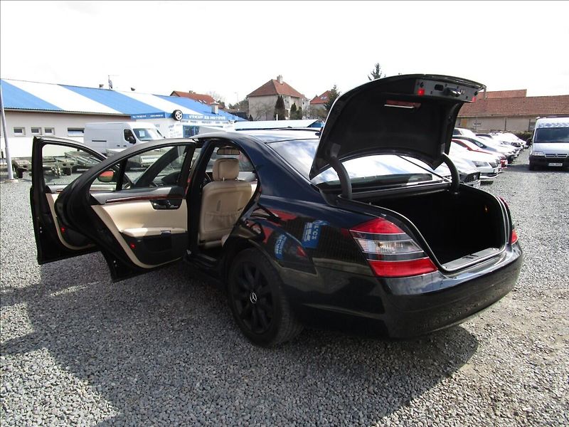 Mercedes-Benz Třídy S S 420CDi V8 AMG - fotka 49 z 59