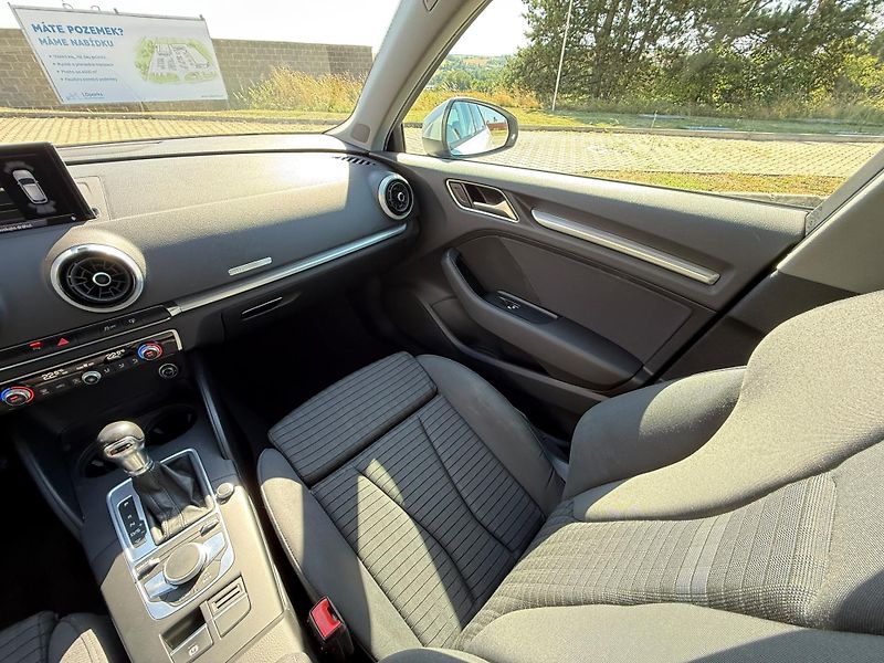 Audi A3 1,6 TDI Sportb automat - fotka 9 z 15