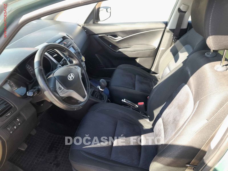 Hyundai ix20 (2012) 1.4i, ČR, servis.kniha, AC - fotka 3 z 3