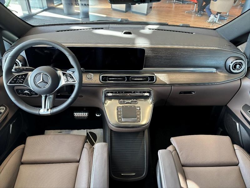 Mercedes-Benz Třídy V (2026) 2,0 300 d / Exclusive / L / 4M - fotka 4 z 9