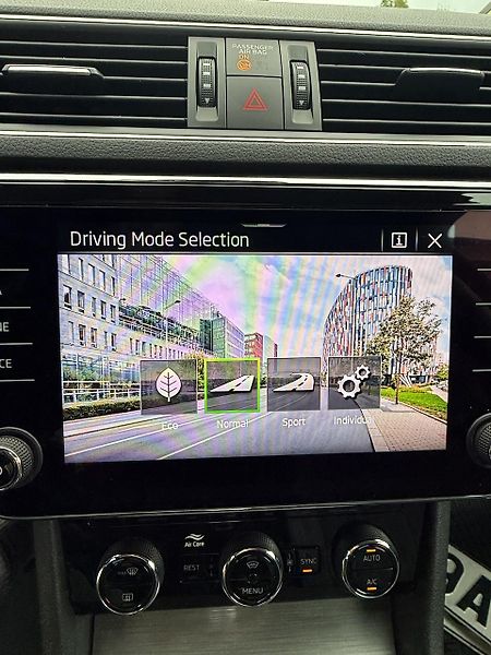Škoda Superb (2022) 2.0TDi 110kW STYLE DSG TAŽNÉ  - fotka 20 z 21