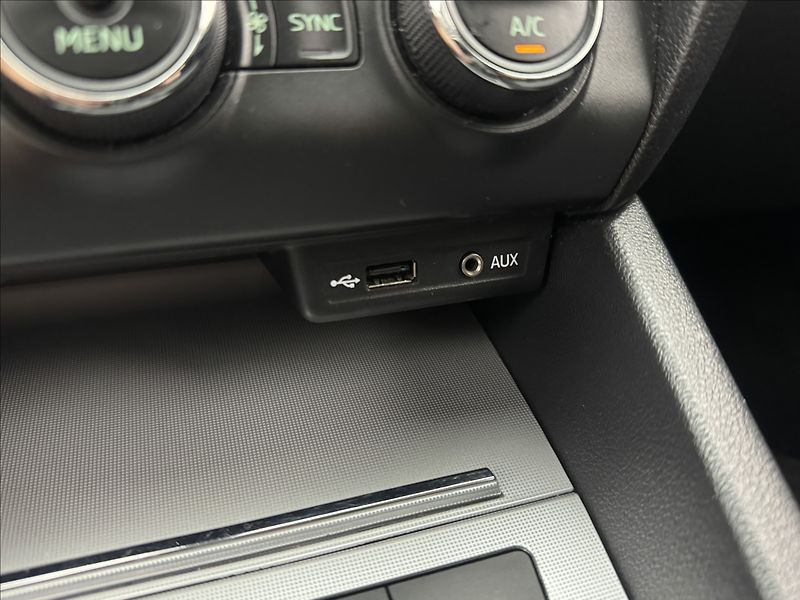 Škoda Octavia 1,6 TDi 6ST. MAN. NAVI SENZORY - fotka 22 z 33