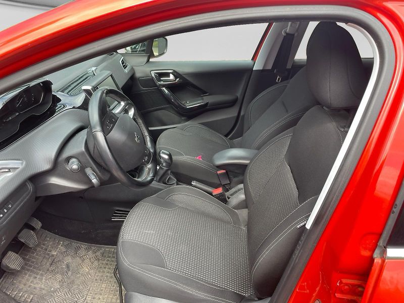 Peugeot 208 (2017) ALLURE 1.2 PureTech 110k S&S M - fotka 10 z 14