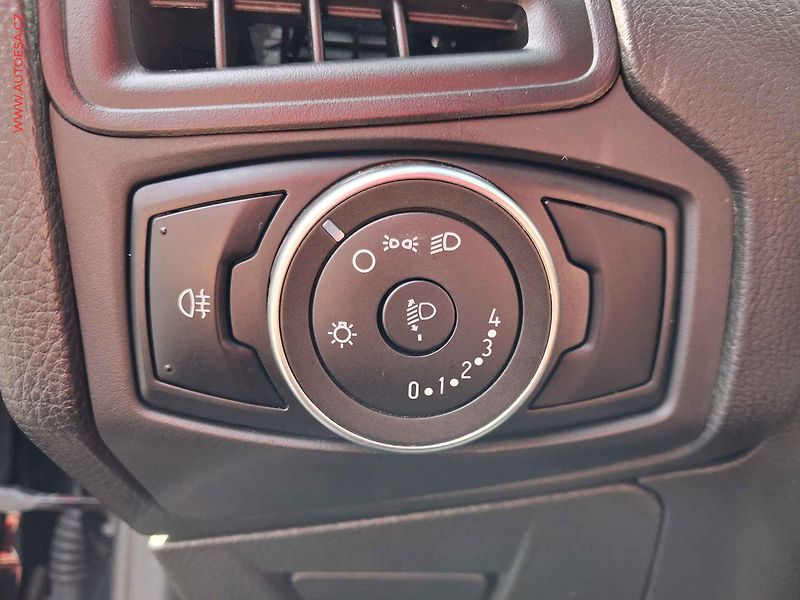 Ford Focus (2017) 1.0 EB, Trend, výhřev sed. - fotka 16 z 17